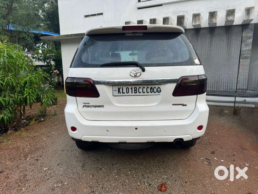 Toyota Fortuner 2011