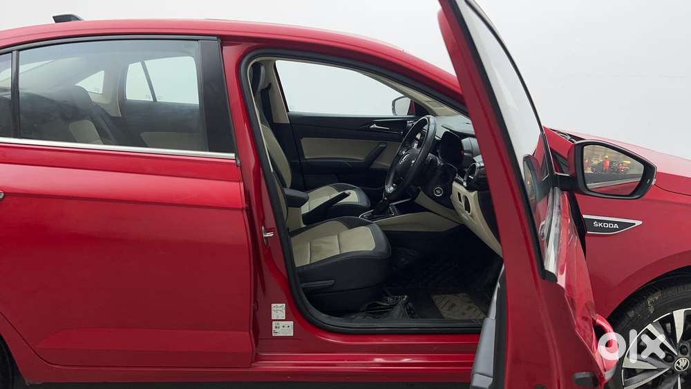 Skoda Slavia Style 1.0l Tsi At, 2022, Petrol