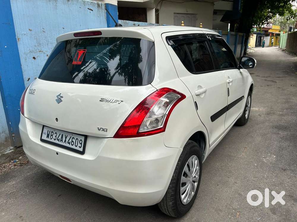 Maruti Suzuki Swift Vxi Optional, 2016, Petrol