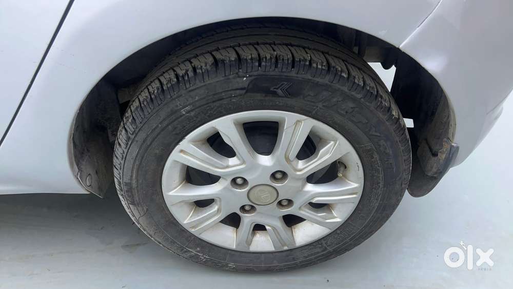 Tata Tiago Xza, 2017, Petrol