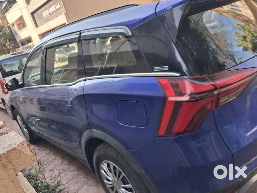 Mahindra Xuv700 2.0 Ax 3 Petrol At 5 Str, 2023, Petrol