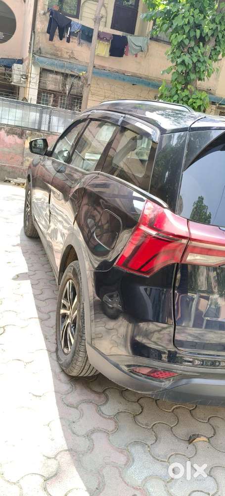 Mahindra Xuv700 2.0 Mx Petrol Mt 5 Str, 2023, Petrol