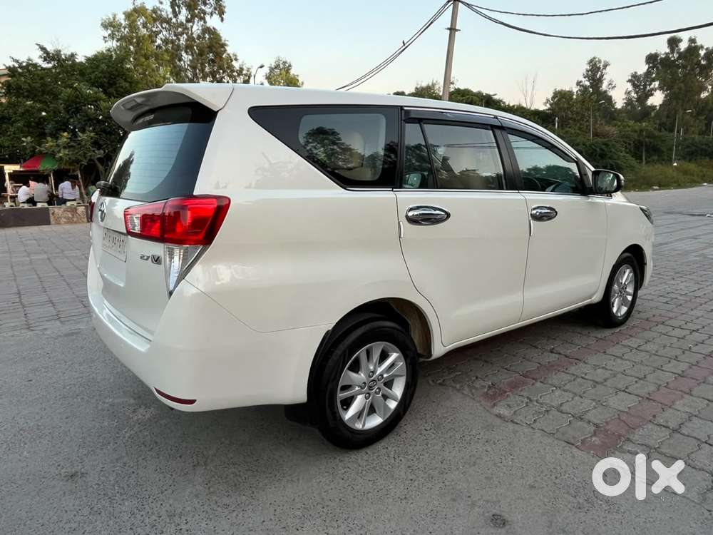 Toyota Innova Crysta 2.7v Mt, 2017, Petrol