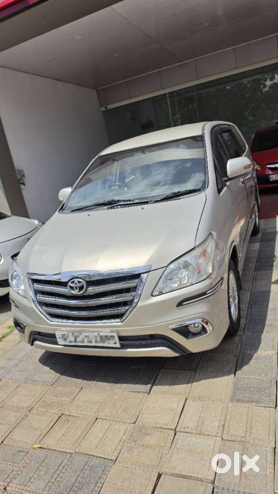 Toyota Innova 2.5 Vx 8 Str Bs-iii, 2014, Diesel