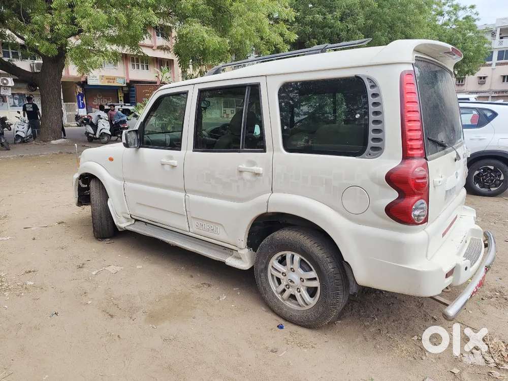 Mahindra Scorpio 2013 Diesel Well Maintained New Tyer & Insurance