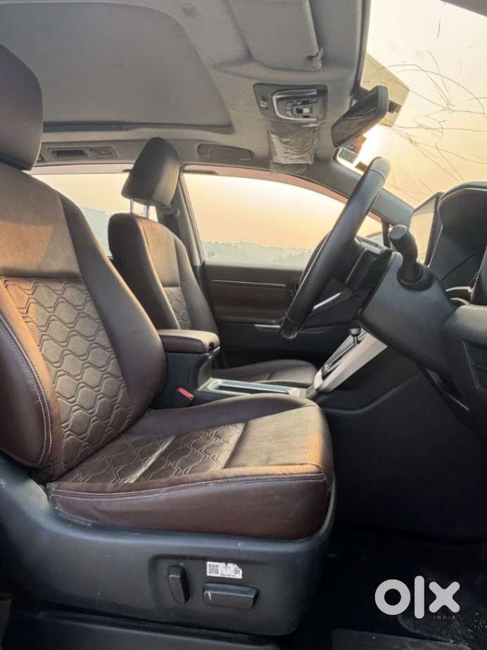 Toyota Innova Hycross 2.0 Zx Hybrid 7 Str, 2023, Petrol