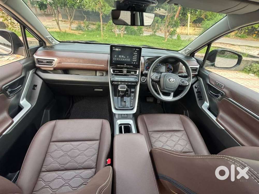 Toyota Innova Hycross 2.0 Zx (o) Hybrid 7 Str, 2025, Petrol