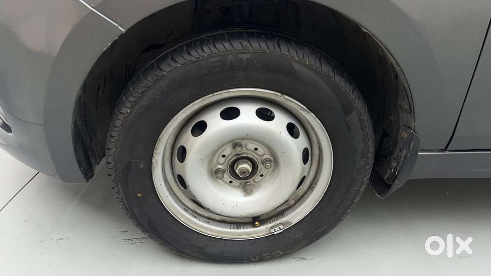 Tata Tigor Xe, 2022, Petrol