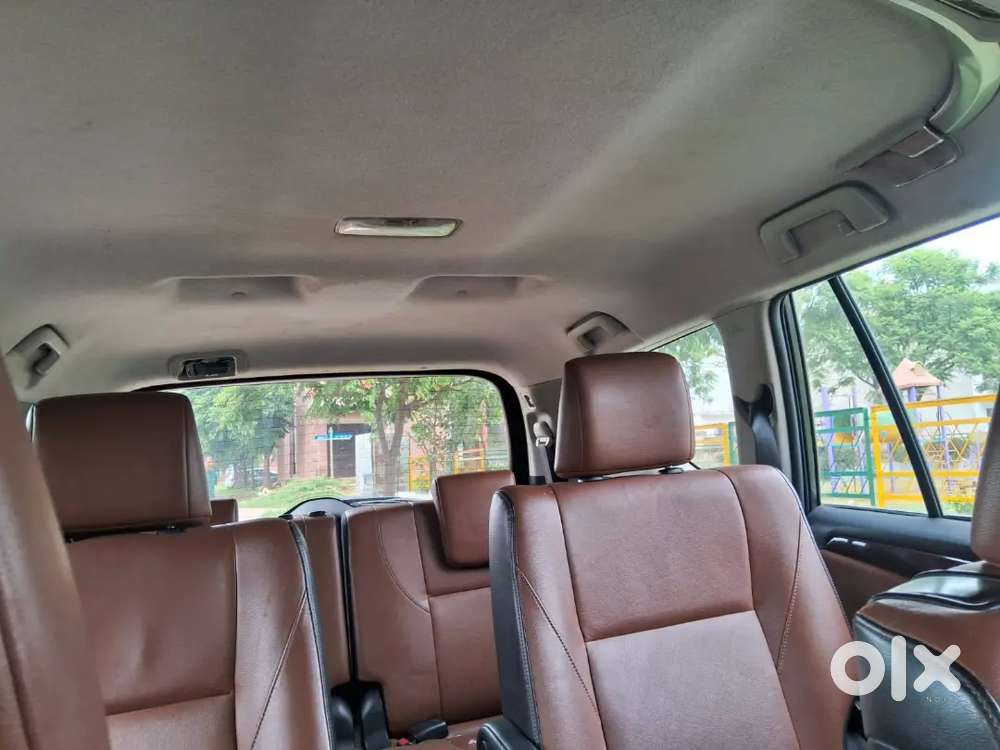 Innova Crysta 2.8 Professor Car Very Good Family