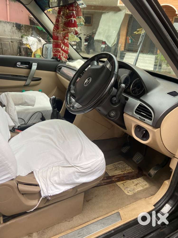 Tata Safari Storme 2015