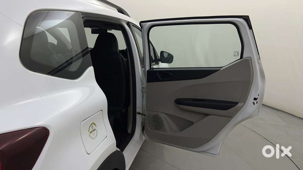 Renault Triber Rxt, 2022, Petrol