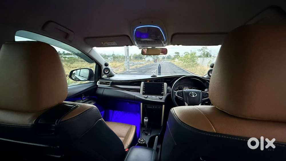 Toyota Innova Crysta 2.4 Z Automatic &ndash; 2022 | Sparkling Black Pearl