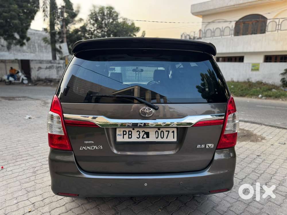 Toyota Innova 2.5 V Diesel 8-seater, 2011, Diesel