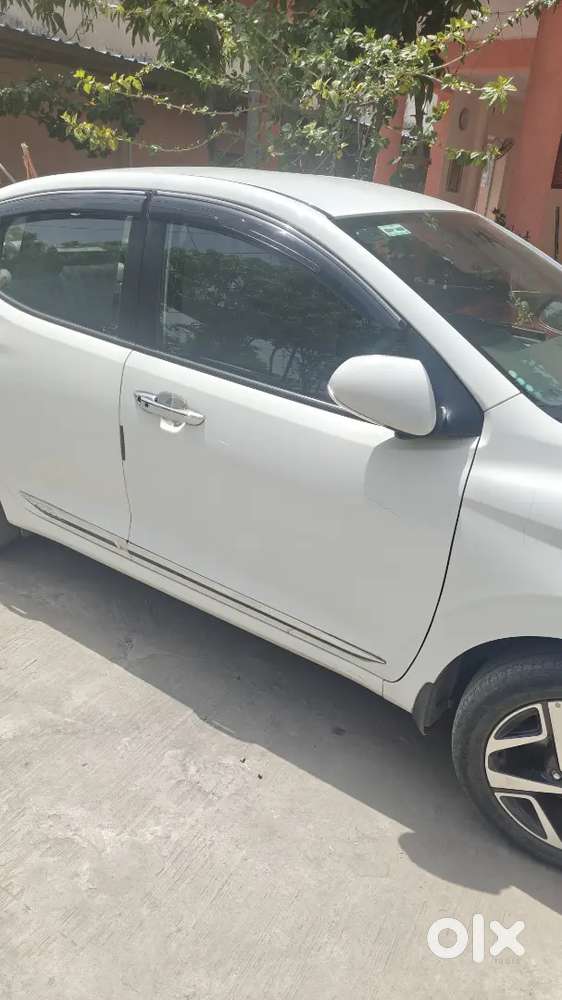 Hyundai Aura 2022 Petrol 41000 Km  Services Centre ,armrest,sunshades