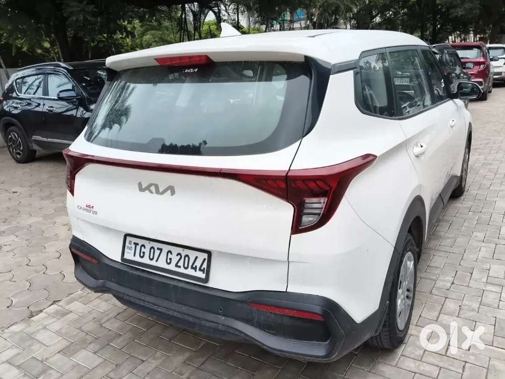 Kia Carens Premium Petrol 2024