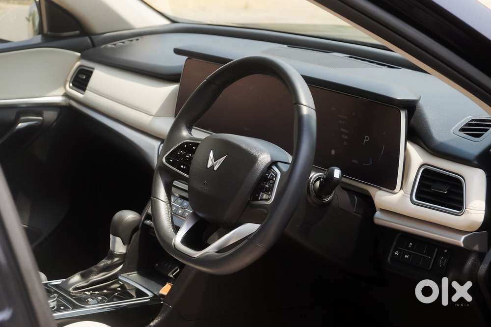 Mahindra Xuv700 2.0 Ax 7 Petrol At Luxury Pack Str, 2023, Petrol
