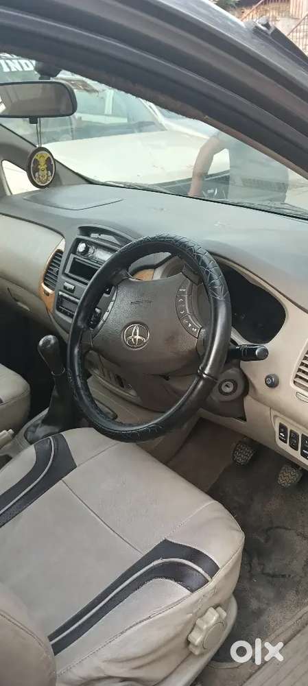Toyota Innova 2.5 V 2010