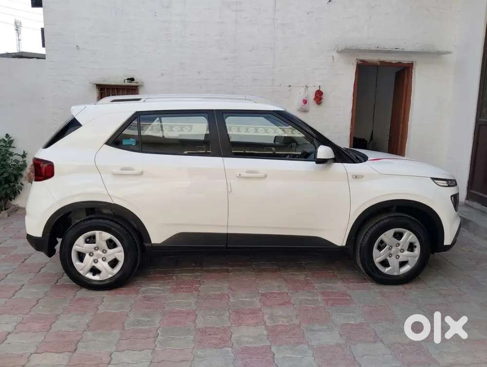 Hyundai Venue 2020 Petrol Well Maintained