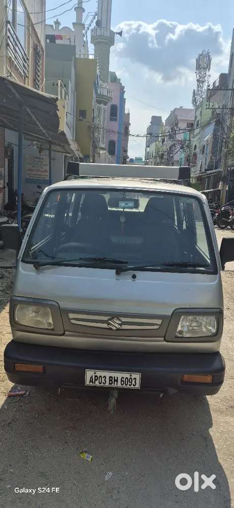 Omni 8 Seater Van