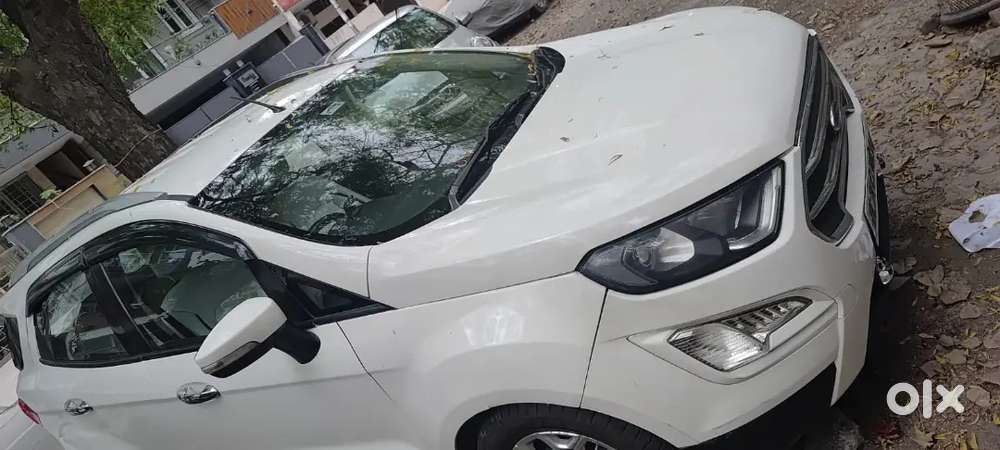 Ford Escort 2015 Petrol 65000 Km Driven
