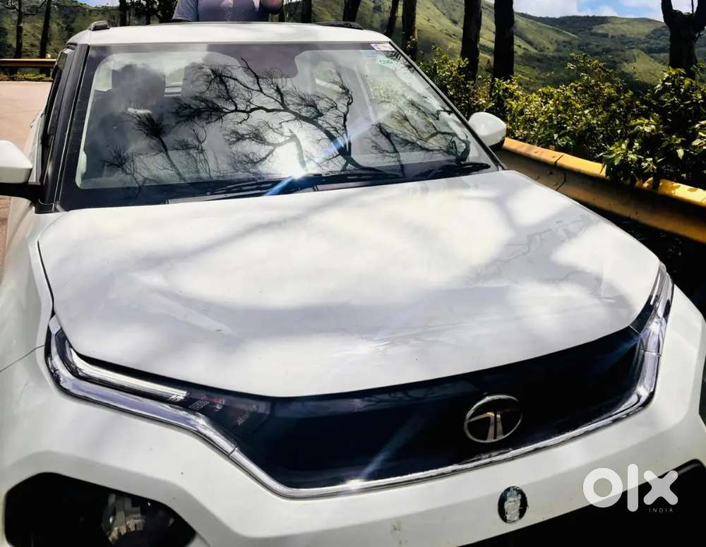 Tata Punch Dazzle Sunroof 2024