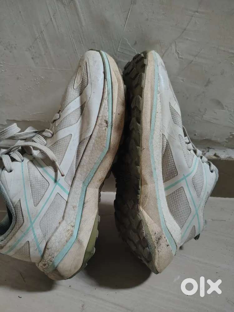 1 month shoes old