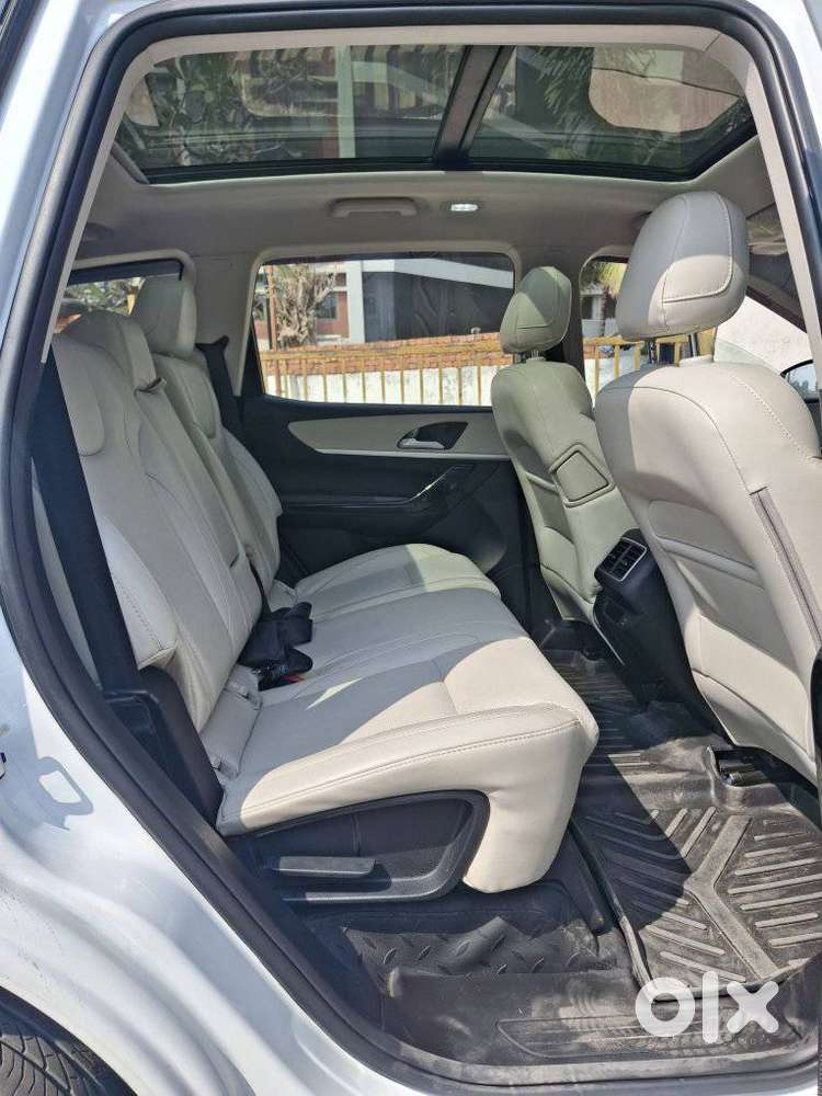 Mahindra Xuv700 2.2 Ax 7 Diesel At Str, 2023, Diesel