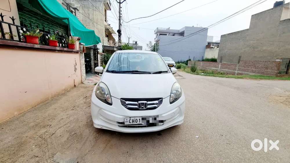 Honda Amaze 2015  1st Owner  Showroom Record  90,000 Km