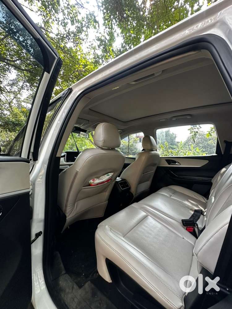 Mahindra Xuv700 Petrol Well Maintained