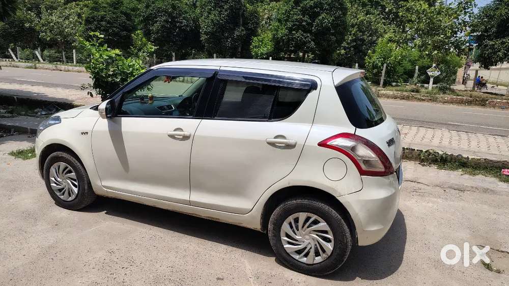 Maruti Suzuki Swift 2013 (dealers Excuse Please)