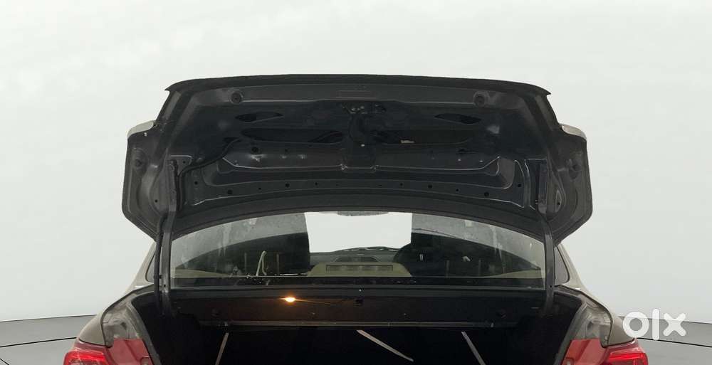 Maruti Suzuki Swift Dzire Amt Vxi, 2017, Petrol