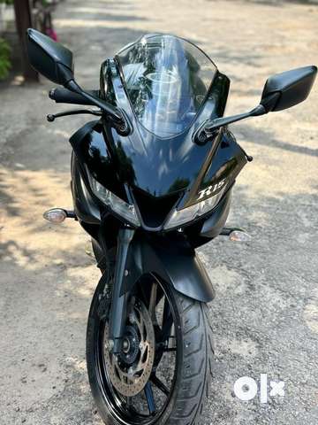 R15 bs6 bike hotsell