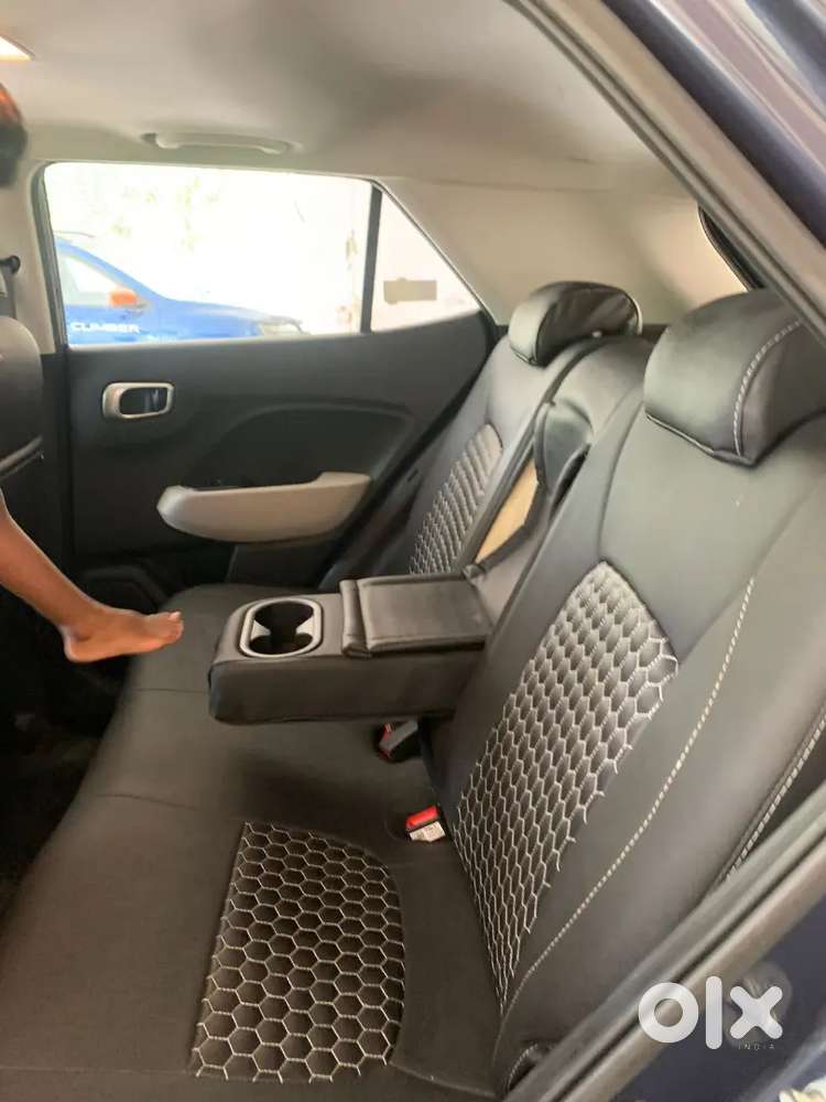 Hyundai Venue Sx 2022 Mt, 27400 Kms Done