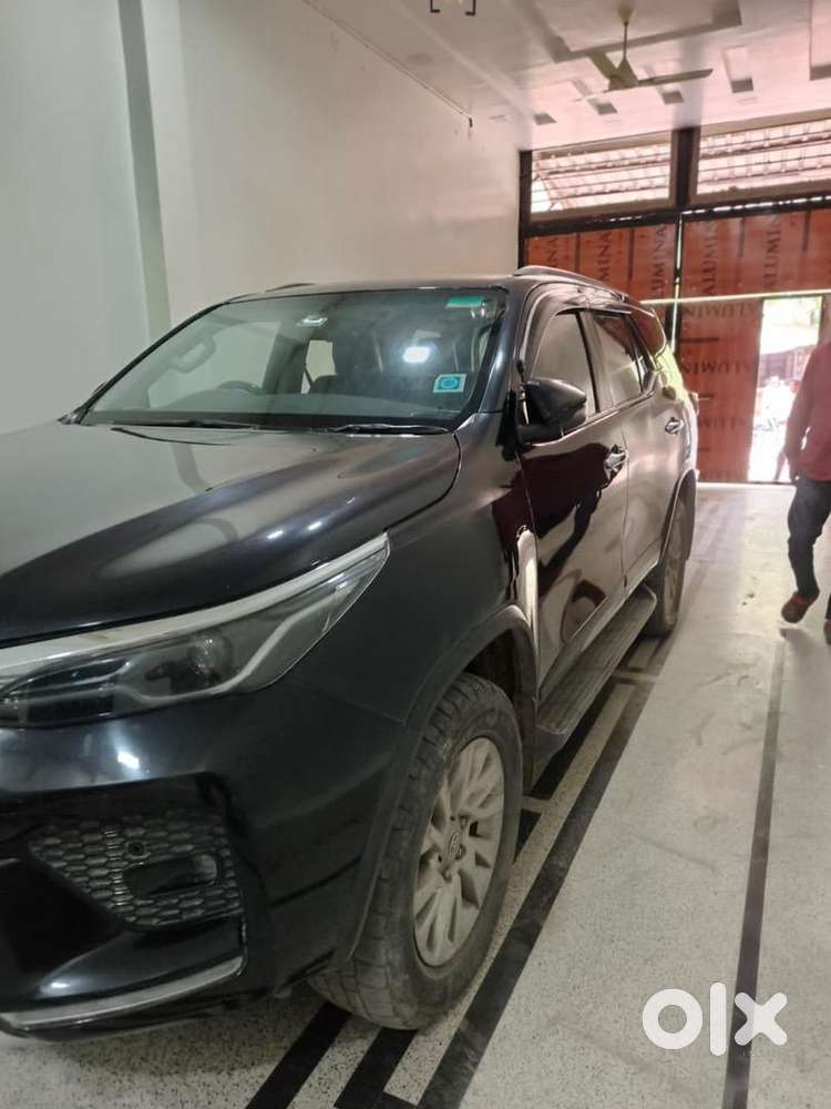 Toyota Fortuner Sigma 4x4 Diesel Automatic 2021 Sparkling Black Color