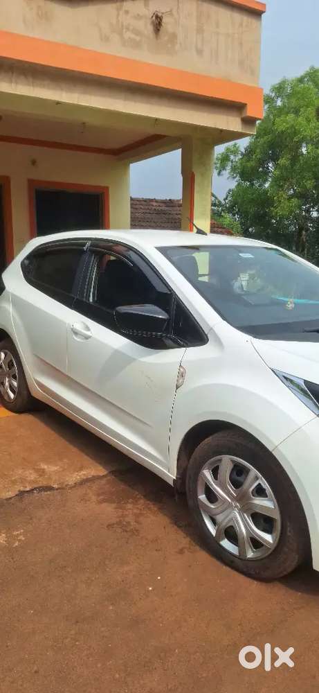 Tata Altroz 1.2 Xm Petrol 2024