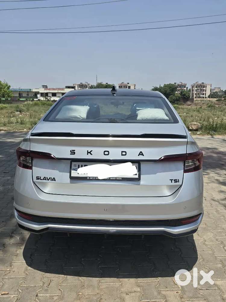 Skoda Slavia Sportline Dual Tone Silver Colour 1.0 Tsi Automatic