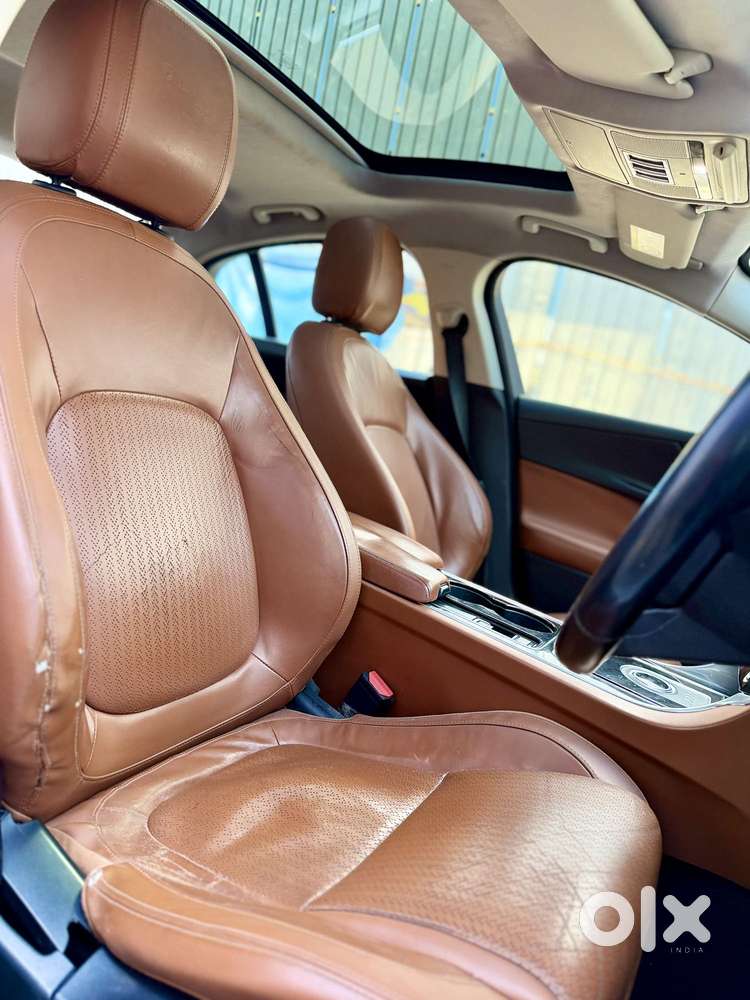 Jaguar Xe Portfolio, 2017, Petrol