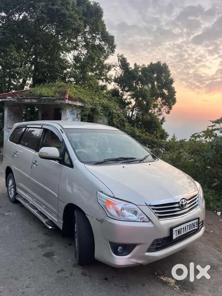Toyota Innova V 2012