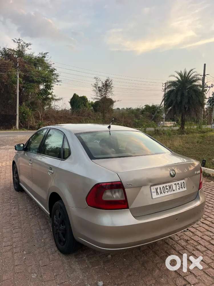Skoda Rapid 1.6 Ambition 2012