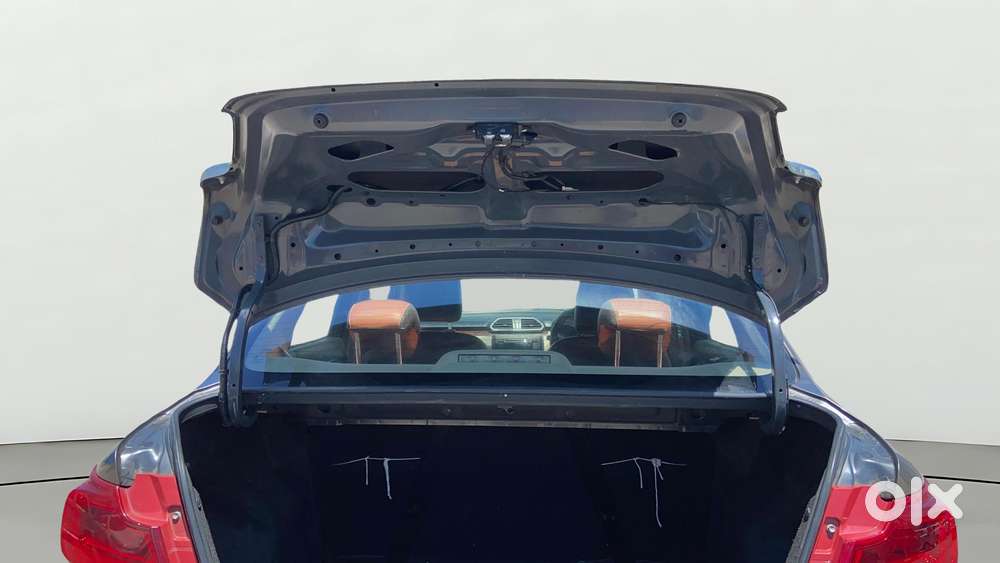 Maruti Suzuki Swift Dzire Amt Zxi, 2018, Petrol