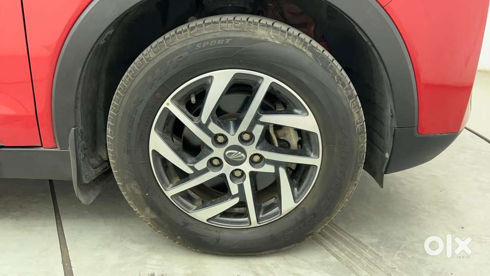 Mahindra Xuv300 1.2 W8 (o) Amt Petrol, 2022, Petrol