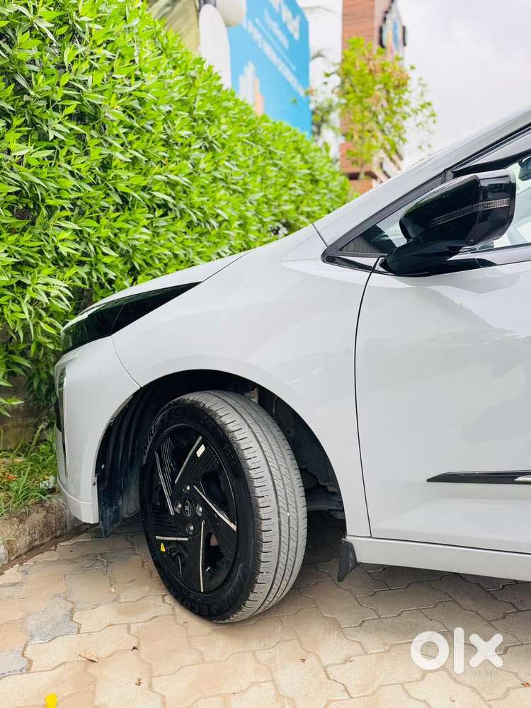 Tata Altroz Accomplished S Mt Diesel, 2025, Petrol