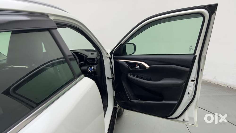 Maruti Suzuki Grand Vitara 1.5 Zeta Plus Intelligent Hybrid Ecvt, 20..