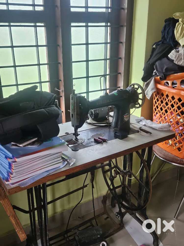 Sewing machine (rita)