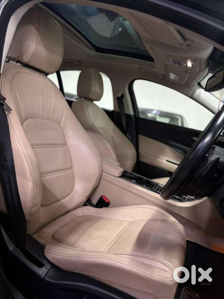 Jaguar Xe Pure, 2016, Petrol