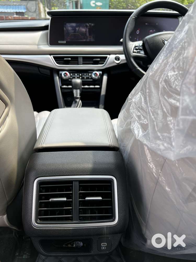 Mahindra Xuv700 2.2 Ax 7 Diesel At Luxury Pack Str, 2022, Diesel