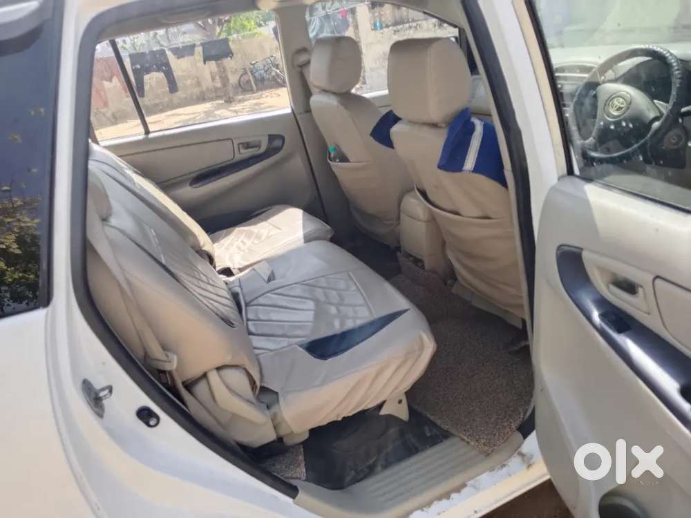 Family Innova Car, 4 Tyre New, Seat Cover Matting New