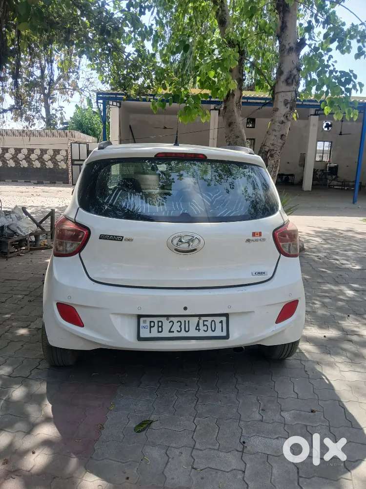 Grand I10 With Fully Loaded Car