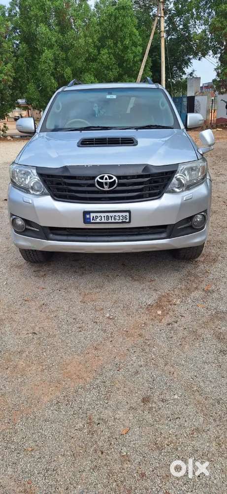 Toyota Fortuner 2012 Diesel 282000 Km Driven