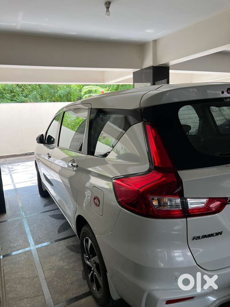 Toyota Rumion Petrol V At 2023